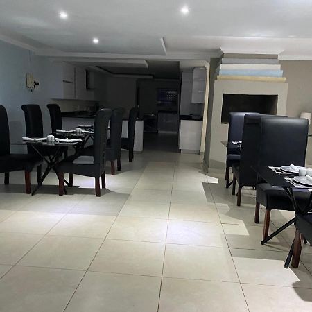 Esther Palace Thohoyandou Extérieur photo